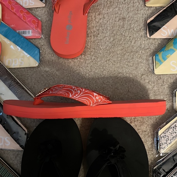 2 pairs Lindsay Phillips flip flops with 18 straps- new! Sz 10 - Picture 3 of 3